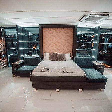 מדיין 1Million Luxury Suites מראה חיצוני תמונה
