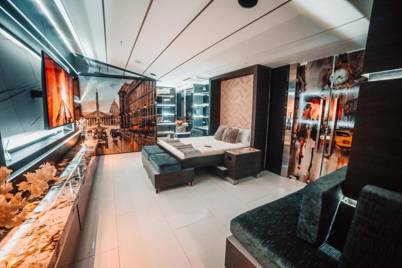 מדיין 1Million Luxury Suites מראה חיצוני תמונה