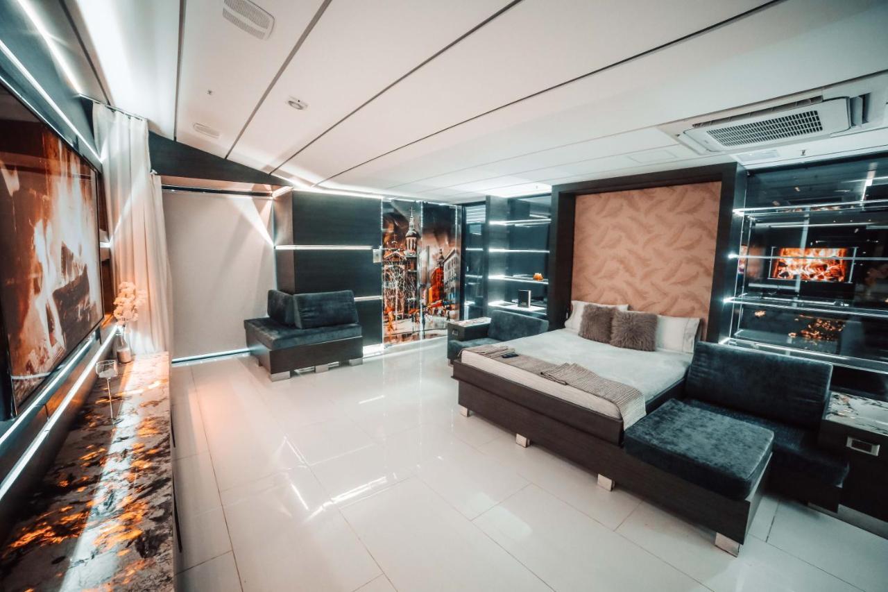 מדיין 1Million Luxury Suites מראה חיצוני תמונה