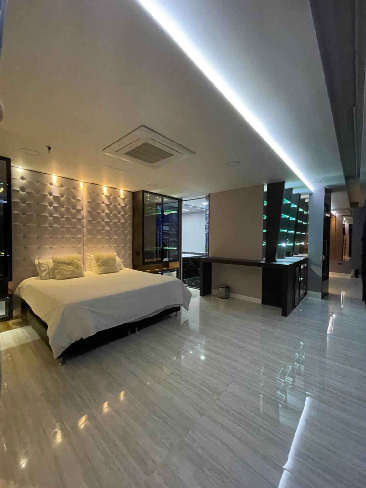 מדיין 1Million Luxury Suites מראה חיצוני תמונה